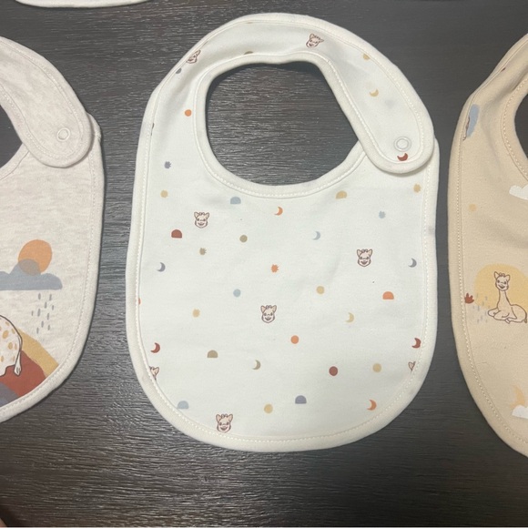Baby Bib Lot 🦒🐑 - Picture 5 of 9